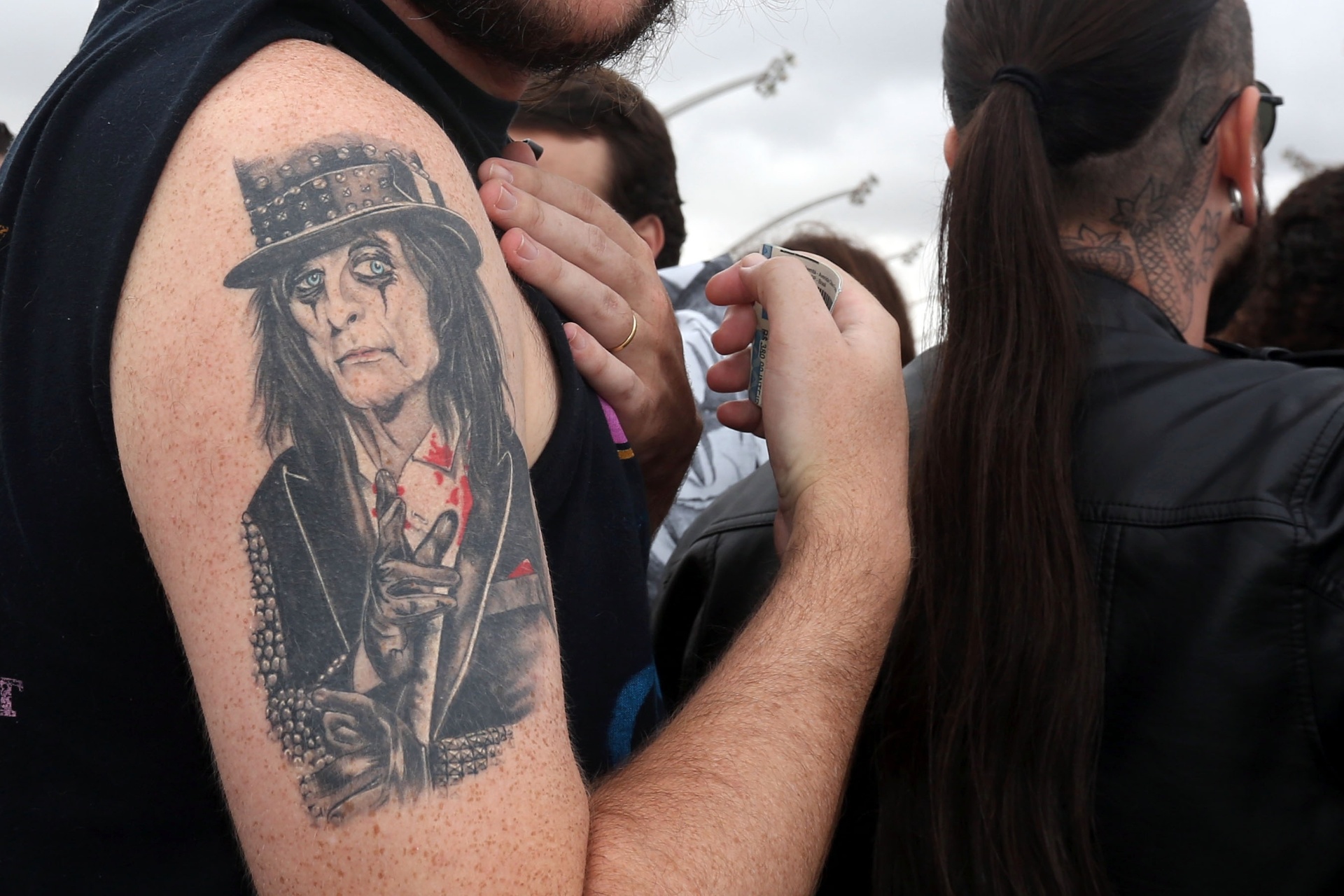 Roqueiros são conhecidos desde sempre pelas suas tatuagens, e não foi diferente no festival Monster of Rock. Confira as melhores tatuagens do público que compareceu à Arena Anhembi, em São Paulo. - Ricardo Matsukawa /UOL