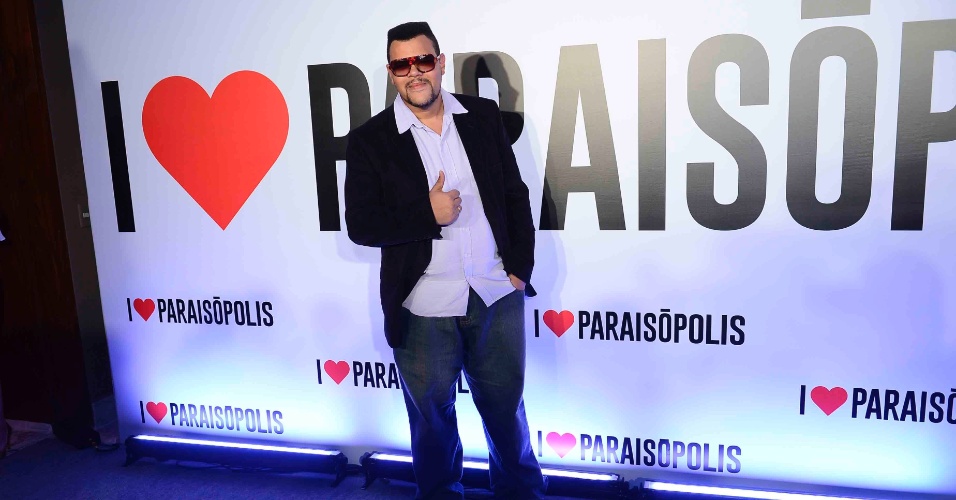 29.abr.2015-  Babu Santana chega para a festa de lançamento da novela "I Love Paraisópolis"