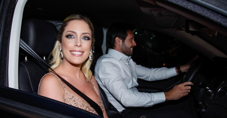 30.abr.2015 - Fabiana Justus chega para o casamento de seu pai, Roberto Justus, com a modelo Ana Paula Siebert no Leopolldo Buffet, em São Paulo