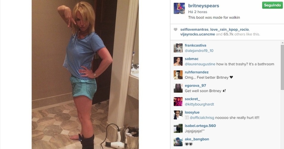 30.maio.2015 - A cantora pop Britney Spears, que precisou cancelar dois shows neste fim de semana após torcer o tornozelo em um espetáculo na última quarta-feira (29), divulgou uma foto em seu Instagram onde mostra usar uma bota ortopédica no pé esquerdo