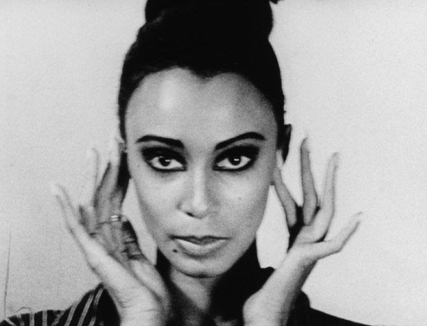 Donyale Luna, primeira negra a ser capa da "Vogue", em retrato da série "Screen Tests" - The Andy Warhol Museum/Divulgação