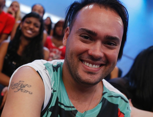 Thiago Rodrigues, 30 anos, tatuou o nome de Rodrigo Faro no braço para exaltar sua admiração pelo apresentador