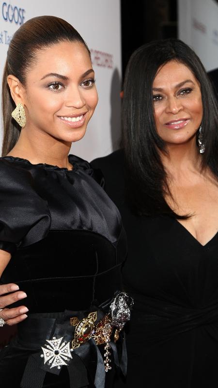 Beyoncé posa ao lado da mãe Tina Knowles - Alberto E. Rodriguez/Getty Images