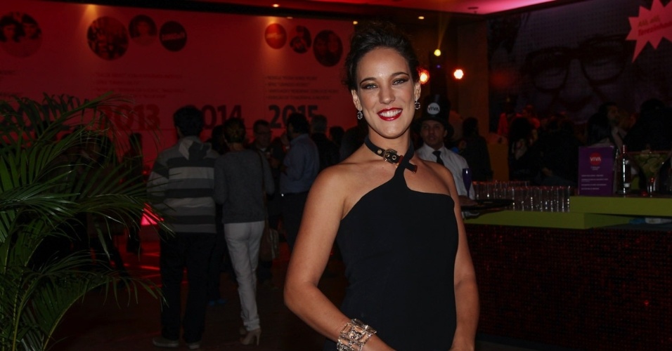 6.mai.2015 - Adriana Birolli comparece à festa de 5 anos do canal Viva!, no Teatro Alfa, em São Paulo