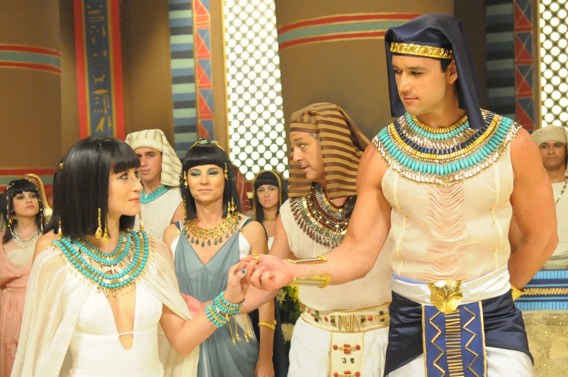 Maya (Bárbara França) se casa com Ramsés (Sérgio Marone) na novela "Os Dez Mandamentos" - Divulgação/Record