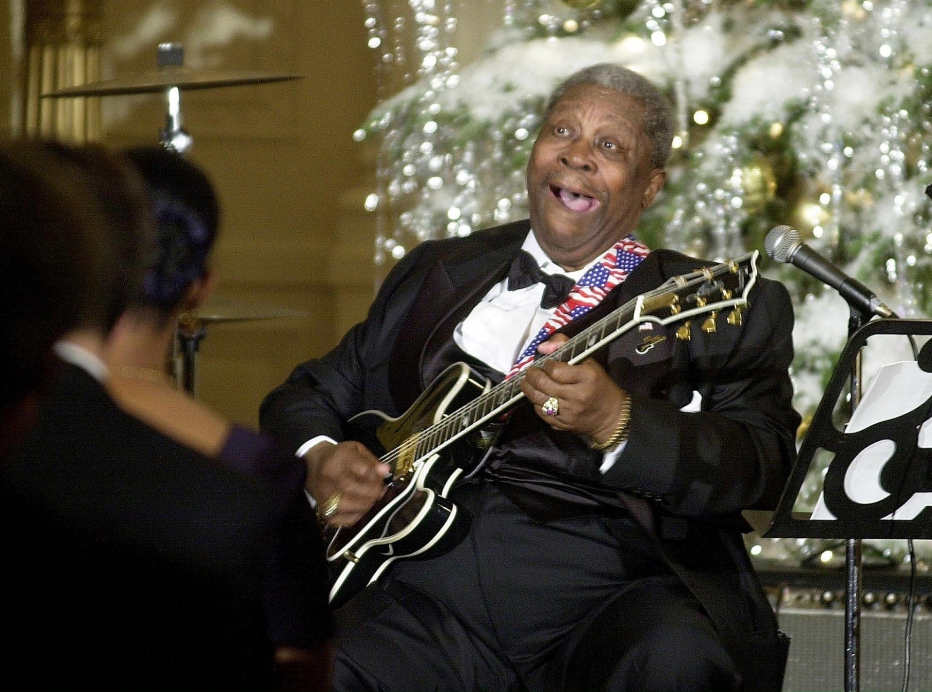 O cantor e guitarrista de blues B.B. King fez show em dezembro de 2001 em um jantar na Casa Branca, em Washington, nos Estados Unidos - Shawn Thew/AFP Photo
