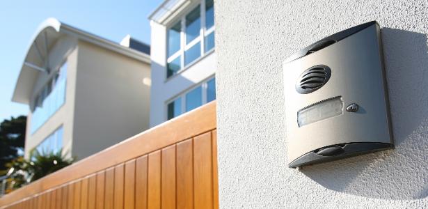 Porteiros demitidos após portarias virtuais devem ser indenizados, diz TST