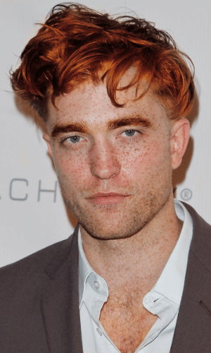 Robert Pattinson, astro dos filmes "Crepúsculo", fica ruivo em montagem de site americano
