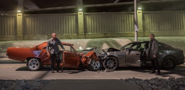 Vin Diesel e Jason Statham se encaram em cena de "Velozes e Furiosos 7" - Divulgação - Divulgação