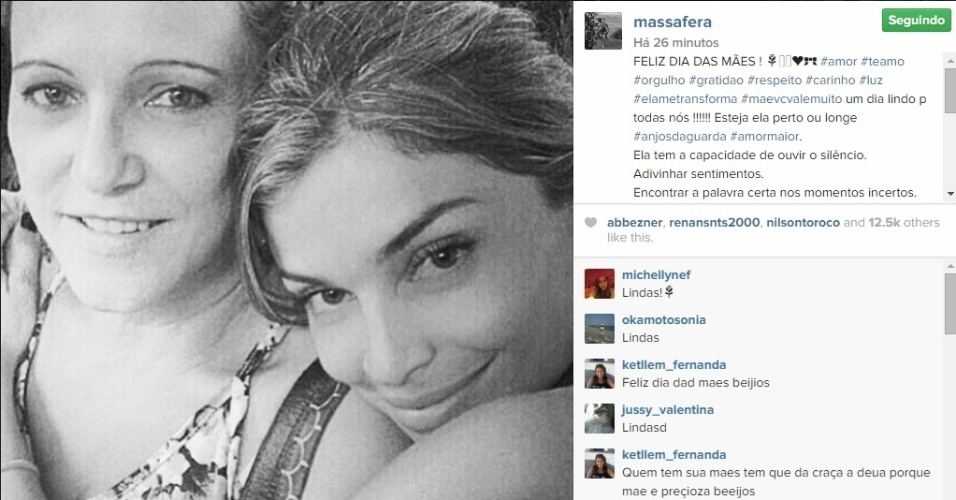 10.mai.2015 - Grazi Massafera posou com a mãe para comemorar a data