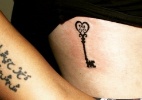 Amigas após participarem do "BBB15", Amanda e Tamires fazem tatuagem juntas - Reprodução/Instagram/amandadjehdian