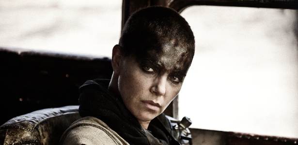 A atriz sul-africana Charlize Theron como Furiosa em "Mad Max: Estrada da Fúria" - Reprodução