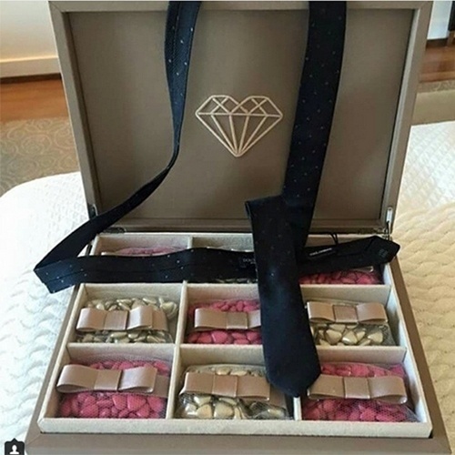 11.mai.2015 - Horas antes do casamento, Preta Gil enviou para o hotel onde o noivo, Rodrigo Godoy, está hospedado uma caixa com chocolates em formato de coração