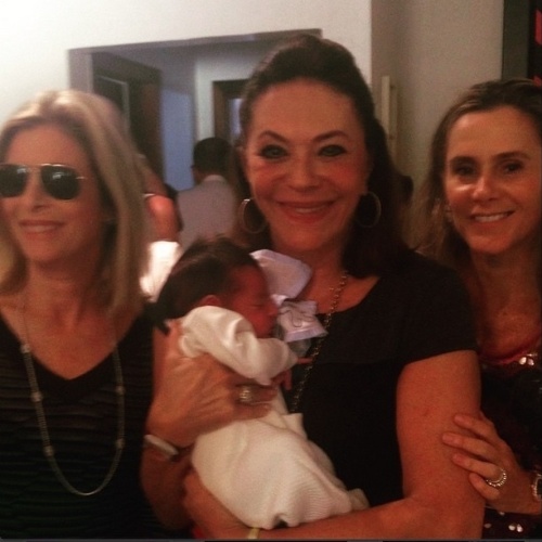 12.mai.2015 - Beth Szafir posta foto da cerimônia de circuncisão do neto