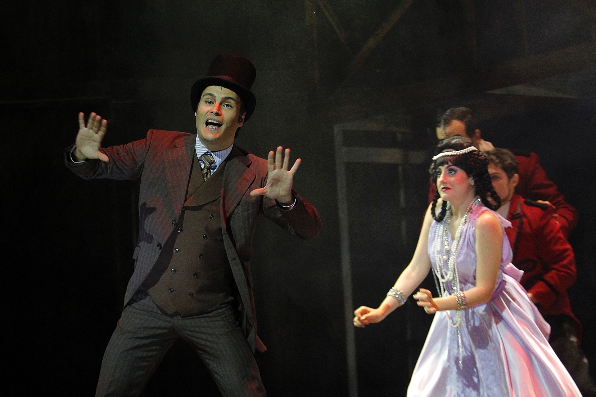 12.mai.2015 - Cena do espetáculo "Chaplin, o Musical", que estreia dia 14 de maio, no Theatro Net, em São Paulo - Reinaldo Canato/UOL