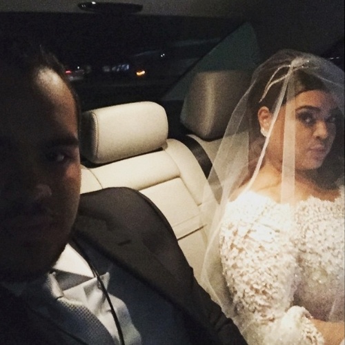 12.mai.2015 - No carro com a mãe, Preta Gil, Francisco Gil não disfarçou o nervosismo ao publicar uma foto no Instagram: "Selfie com a noiva para descontrair no momento mais tenso da vida"
