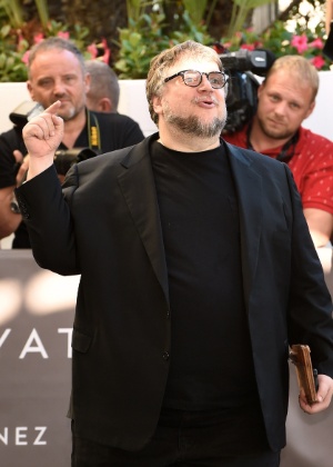 12.mai.2015 - Membro do júri do festival, mexicano Guillermo del Toro chega a hotel em Cannes - Loic Venance/AFP