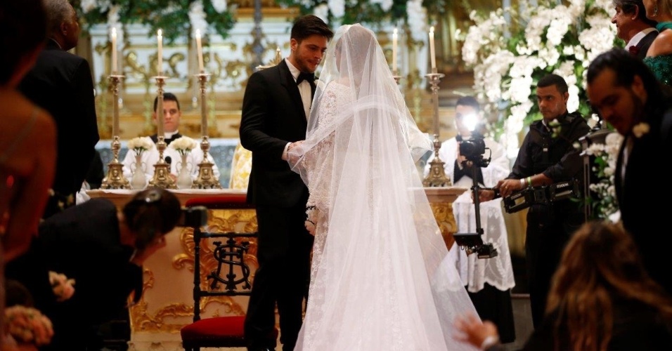 12.mai.2015 - Preta Gil e Rodrigo Godoy se casam no Rio de Janeiro