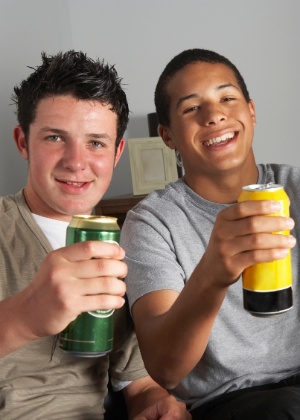 Proporção de meninos que nunca tomou bebida alcoólica diminuiu - Getty Images