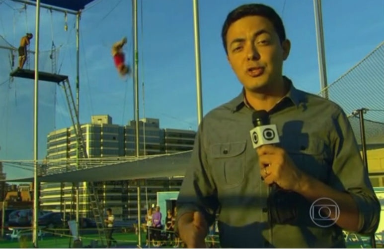 Ao vivo, polícia americana interrompe link e expulsa equipe da Globo