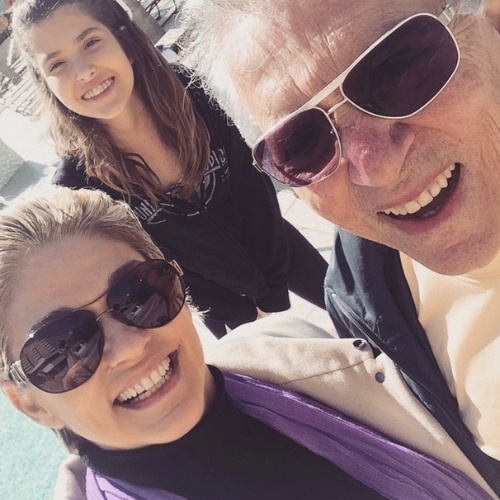 Jan.2015- Andréa e Carlos Alberto de Nóbrega se divertem em viagem para Orlando com a filha Maria Fernanda