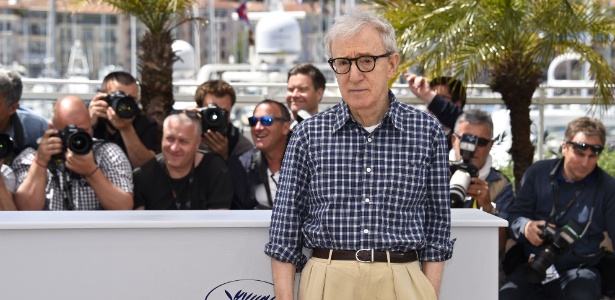 Woody Allen posa para fotos no Festival de Cannes em 2015 - Loic Venance /AFP