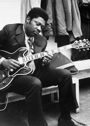 B.B. King relaxando ao som de sua icônia guitarra Lucille - Getty - Getty