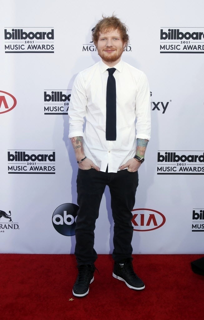17.mai.2015 - Ed Sherran chega ao Billboard Awards 2015. O cantor, que concorre na categoria Melhor Artista Masculino, vai se apresentar no evento - Reuters