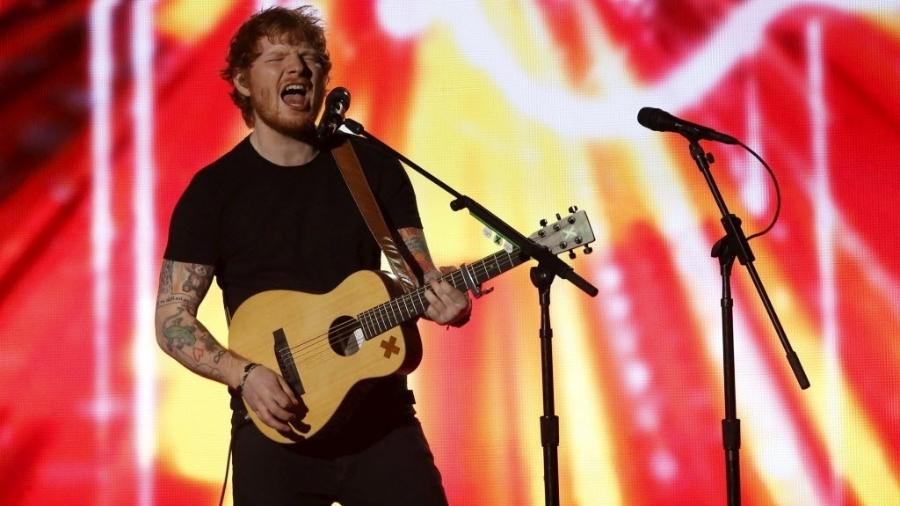 17.mai.2015 - Ed Sheeran canta a música "Bloodsteam", do álbum "X",  no Billboard Awards 2015 - Reuters