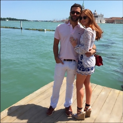 17.mai.2015 - Marina Ruy Barbosa está curtindo uma viagem romântica ao lado de seu namorado Caio Nabuco. Na noite deste domingo (17), a atriz usou seu Instagram para postar uma foto na qual os dois aparecem abraçados à beira do Grande Canal, em Veneza