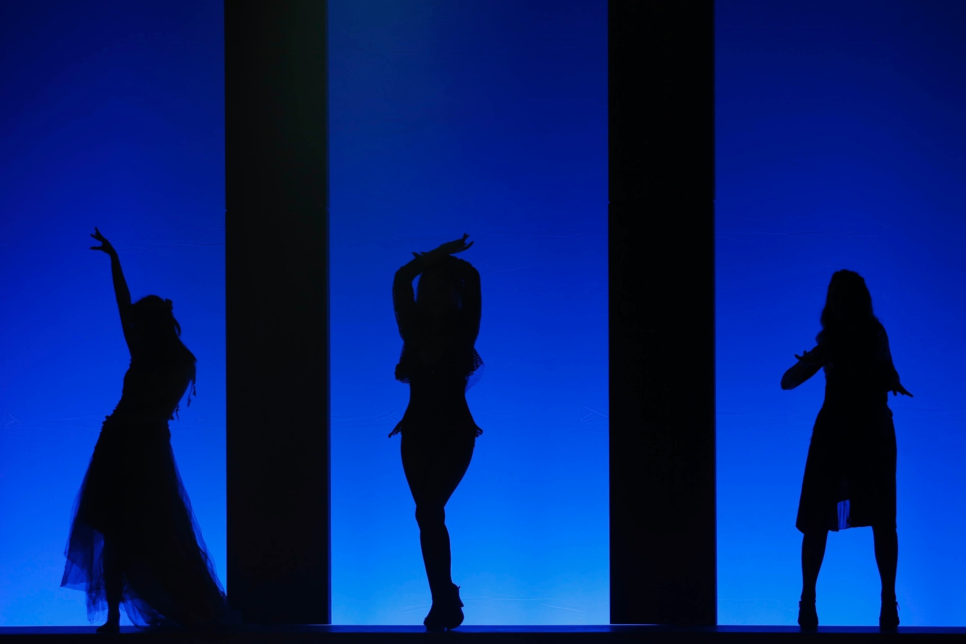 18.mai.2015 - Espetáculo "Nine - Um Musical Felliniano" conta com a participação de Beatriz Segall, Carol Castro, Leticia Birkheuer, Malu Rodrigues, Mayana Moura, Myra Ruiz, Nicola Lama e Totia Meireles, além dos diretores Charles Möeller e Claudio Botelho - Junior Lago/UOL