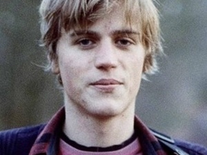 O ator e cantor Johnny Flynn - Reprodução - Reprodução