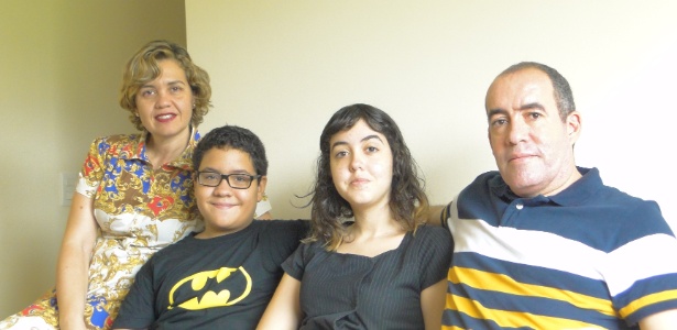 Lilian e Ricardo Dias com os filhos Guilherme e Lorena: adeptos do ensino domiciliar - Arquivo Pessoal