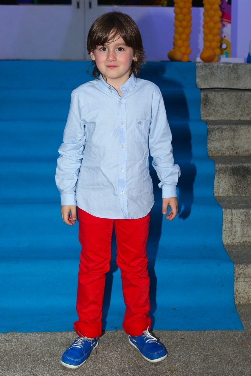 20.mai.2015 - Pietro, filho do apresentador Otávio Mesquita, posa para fotos no aniversário de sete anos de Rodrigo, filho do apresentador Faustão