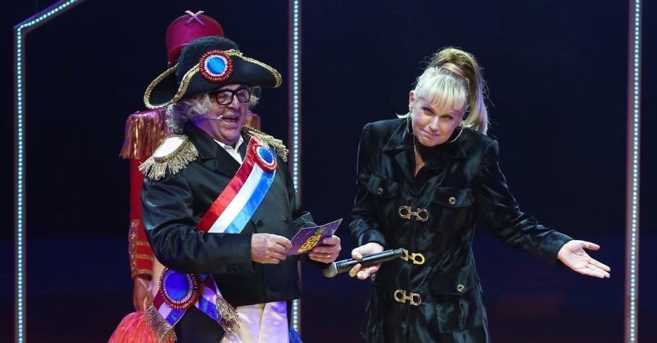 Xuxa participa do musical "Chacrinha" e brinca com saída da Globo