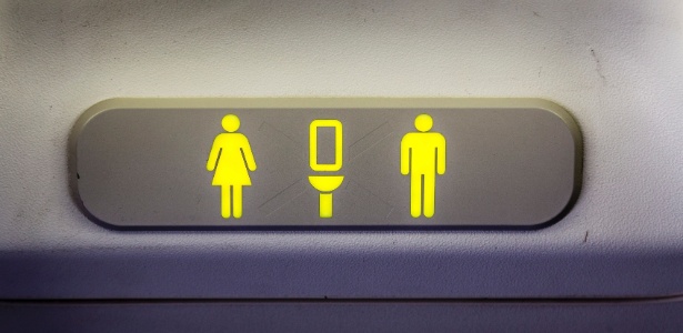 Oficialmente não existem regras que permitam - ou proíbam - os passageiros de utilizarem qualquer banheiro dentro da aeronave - Getty Images