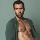 O ator Matthew Lewis, o Neville de "Harry Potter", em 2004, no tapete vermelho de "Harry Potter e o Prisioneiro de Azkaban" e  posa de cueca para a revista "Atitude", voltada ao público gay - Getty Images/Divulgação/Atitude