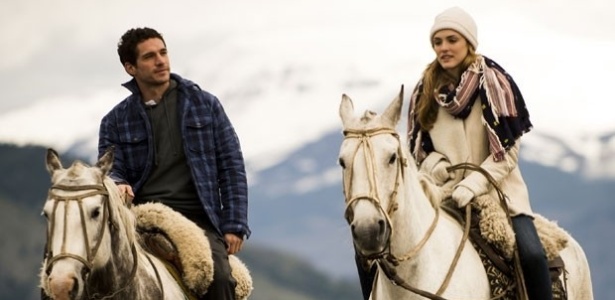 Felipe (Michel Noher) e Júlia (Isabelle Drummond) fazem passeio a cavalo na Patagônia em "Sete Vidas"