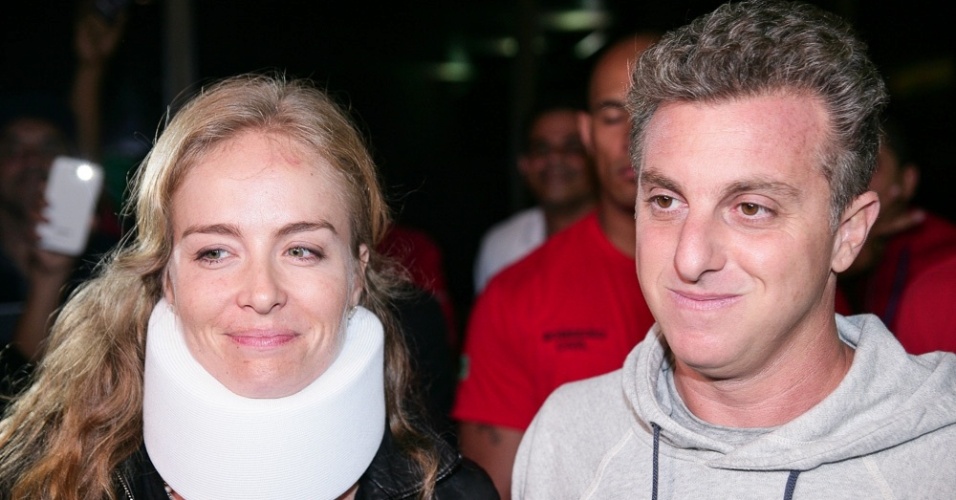 Com colar cervical, Angélica e Huck deixam hospital em São Paulo