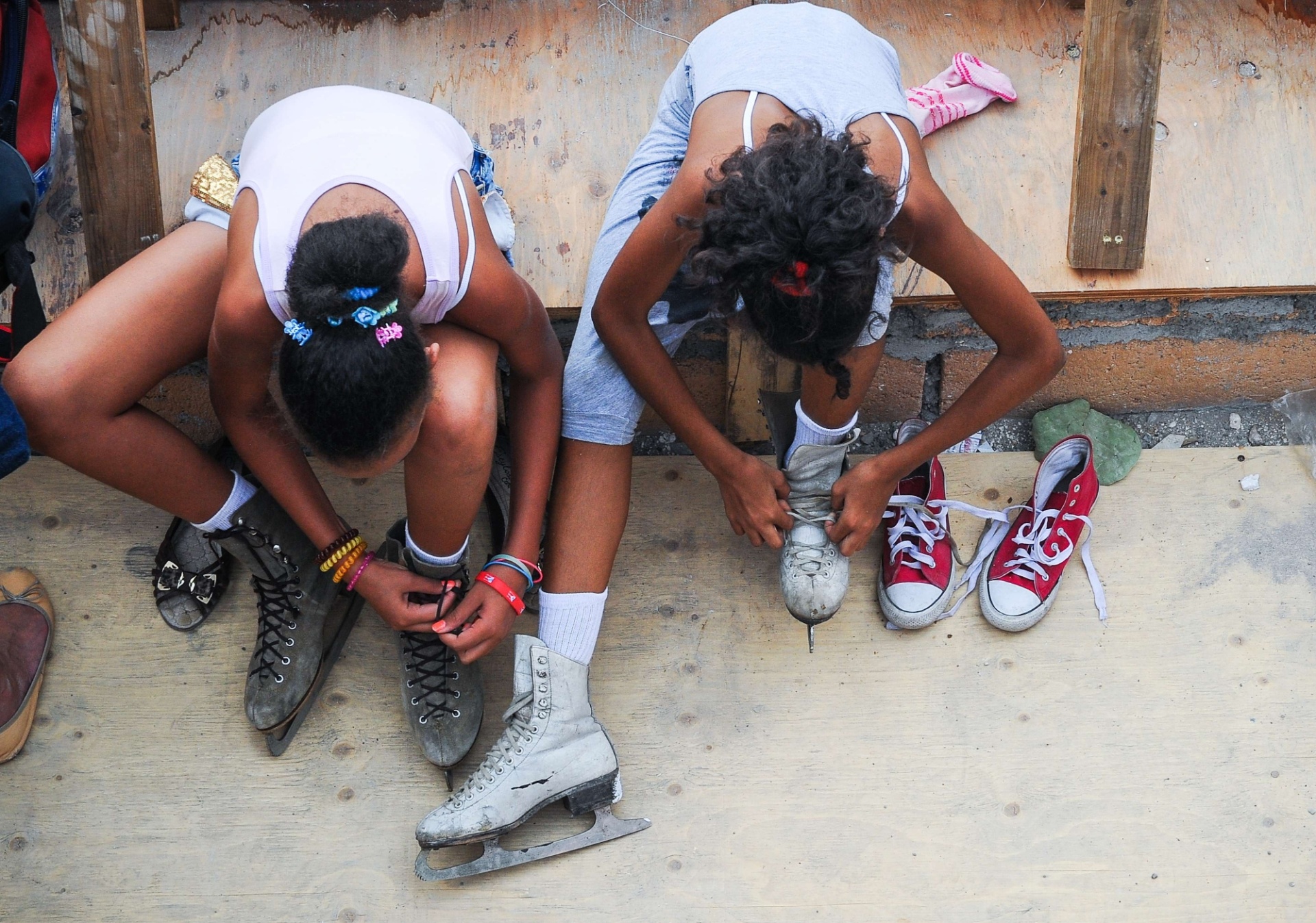 24.mai.2015 - Artista americano Duke Riley cria pista de patição no gelo em Havana para 12ª Bienal de Arte da capital cubana - YAMIL LAGE/AFP
