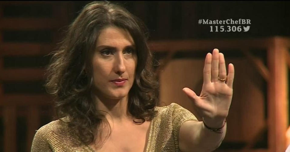 26.mai.2015 - A chef argentina Paola Carosella avalia os candidatos no segundo episódio da segunda temporada do "MasterChef"
