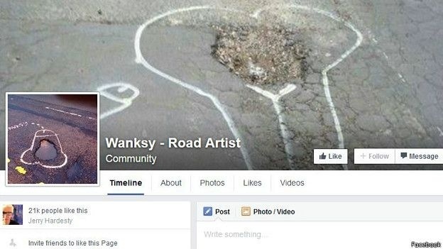 Artista Jim Bachor substitui buracos de rua por arte em mosaico - Reprodução