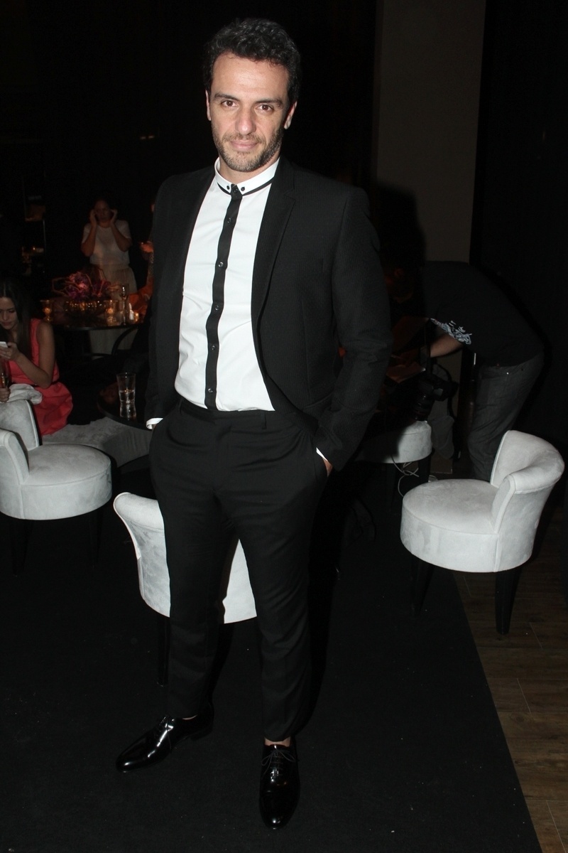 28.mai.2015 - Rodrigo Lombardi, que interpreta o empresário Alex em "Verdades Secretas", comparece à festa de lançamento da novela em uma casa de eventos em São Paulo