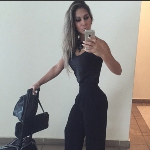 A ex-BBB Mayra Cardi, que participou da nona edição do reality show da TV Globo, impressionou seus seguidores ao mostrar o tamanho atual de sua cintura. Ela diz que é resultado de muito exercício e comida saudável, e a imagem não foi tratada no Photoshop