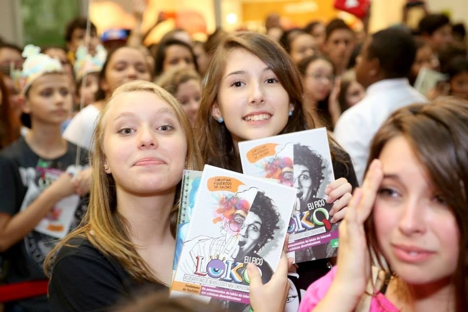 Fãs do livro  "Eu Fico Loko: As Desaventuras de Um Adolescente Nada Convencional", de Christian Figueiredo - Divulgação