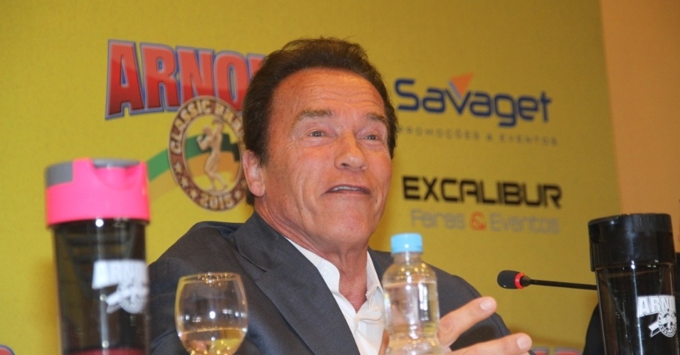 Arnold Schwarzenegger veio ao Rio de Janeiro participar do Arnold Classic Brasil 2015, evento de fisioculturismo e feira de negócios do setor fitness que vai de 29 a 31 de maio, no RioCentro. O evento reúne 190 estandes, que prometem movimentar R$ 100 milhões em negócios ? R$ 20 milhões a mais do que no ano passado. As celebridades que gostam de malhar marcaram presença. Confira!