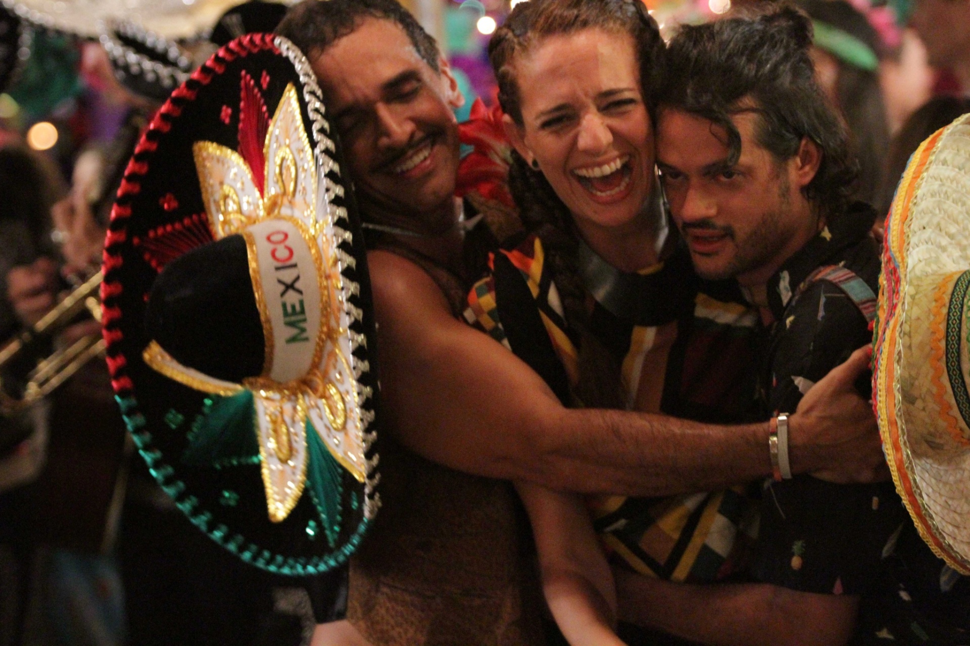 Álamo Facó interpreta Magrão, melhor amigo de Marcelo. A atriz Leticia Novaes interpreta Paula, melhor amiga de Tati - Divulgação