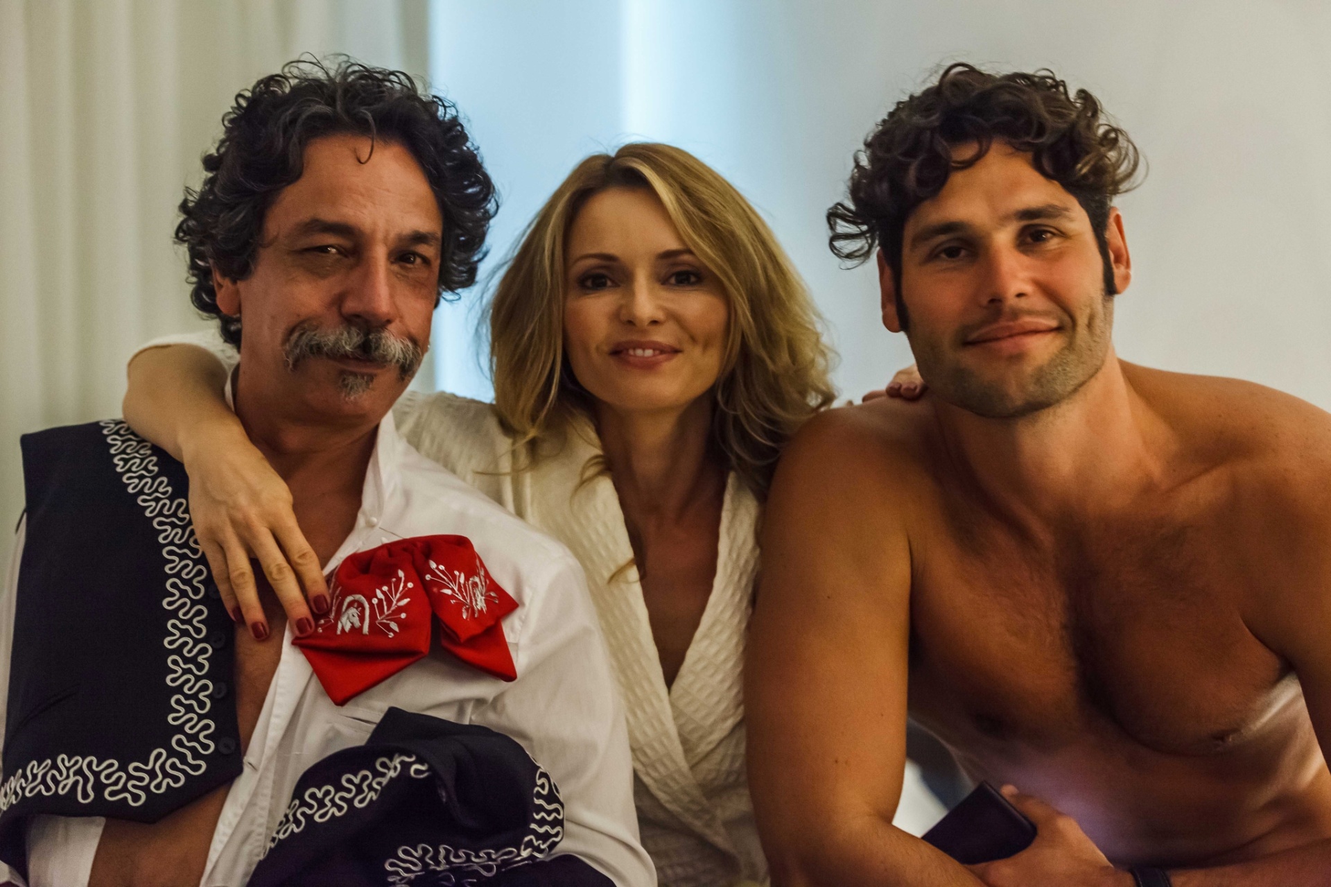 Rita Guedes e Dudu Azevedo em cena após seduzirem um mariachi - Divulgação