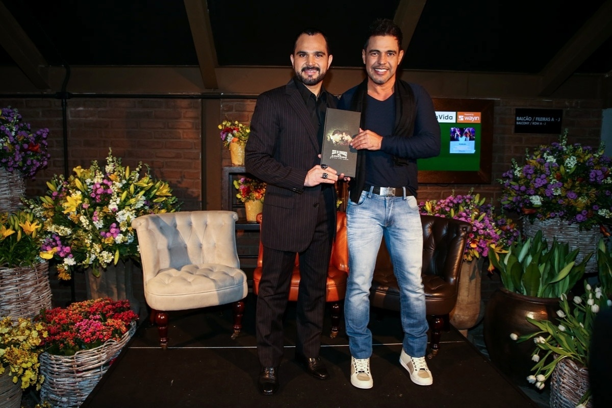 2.jun.2015 - Zezé di Camargo e Luciano realizam o lançamento do CD e DVD "Flores em Vida", na noite desta terça-feira, no Theatro Net SP, na zona sul de São Paulo - Manuela Scarpa/Photo Rio News