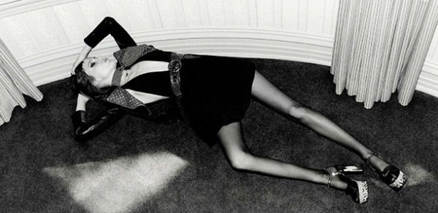 Campanha Yves Saint Laurent com modelo magra gera polêmica - Reprodução/F5